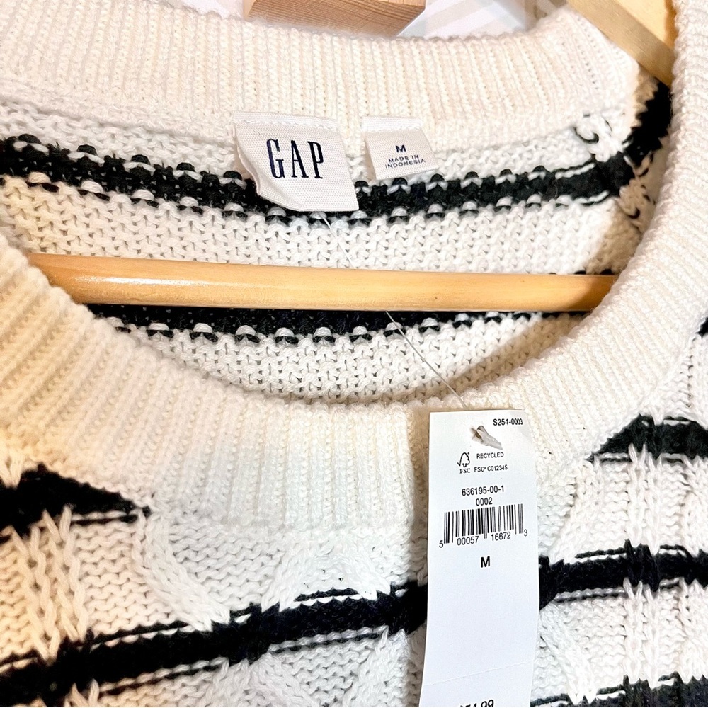 🔆 Gap Black & White Striped Cable-Knit Crewneck Sweater - Small NWT - Picture 4 of 5